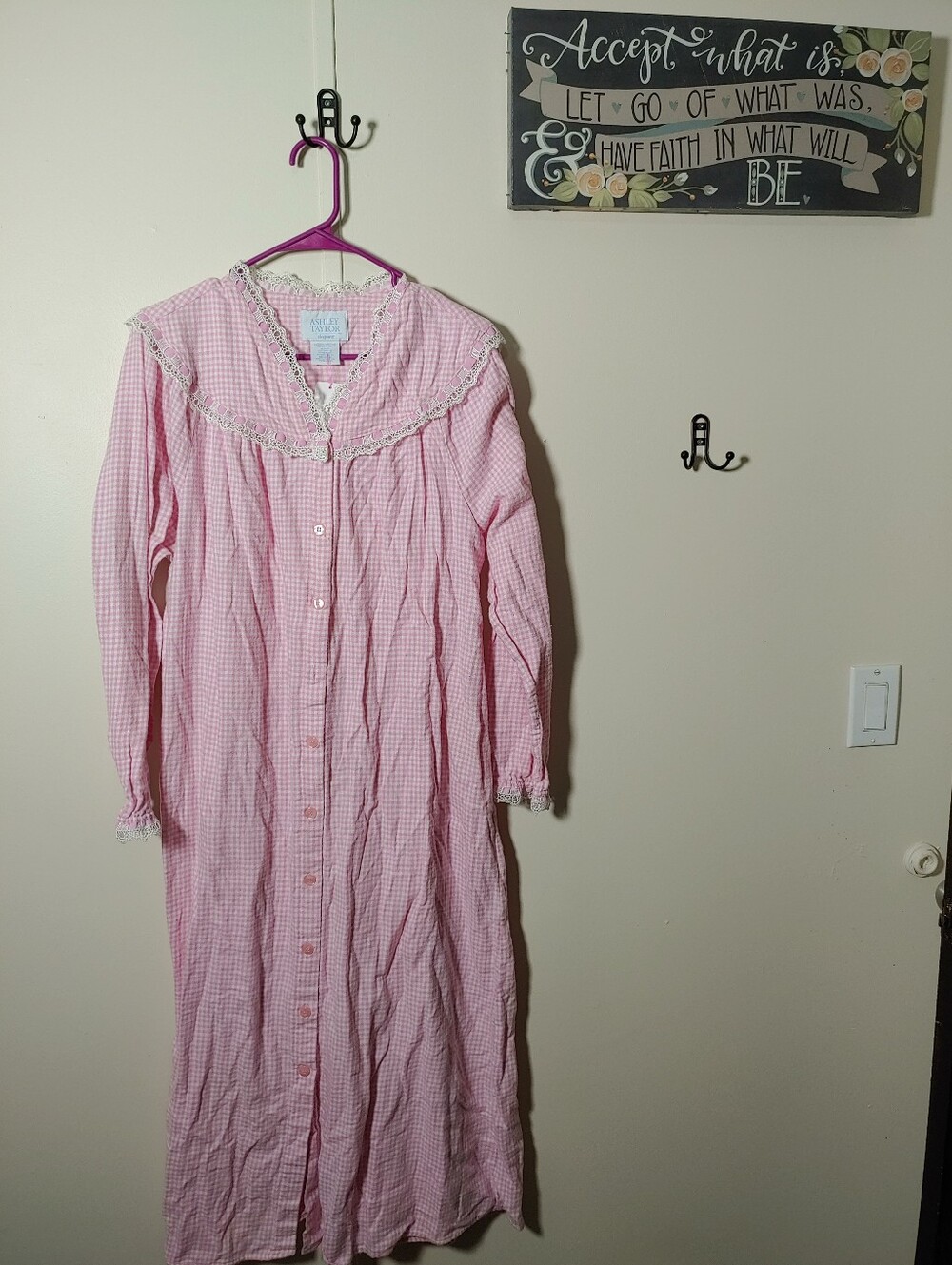Ashley Taylor Medium Feminine Pink/white Long Sleeve Nightgown